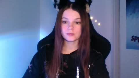 Snapshot of astradream_ chatting on 12.18.25 astradream_ online show from 12.18.25