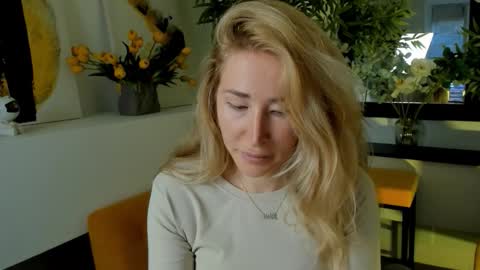 astramonroe online show from 10.08.25