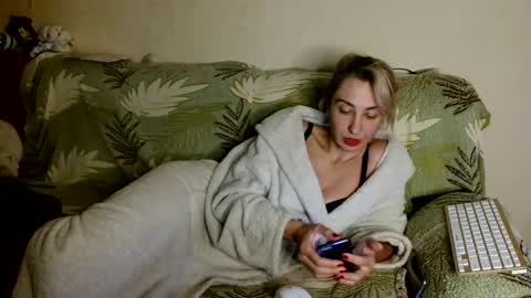 Snapshot of asyalu chatting on 12.01.24 AsyaLu online show from 12.01.24