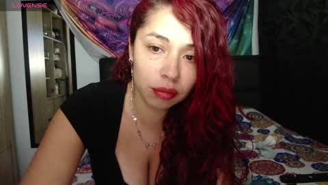 Snapshot of atena_messy chatting on 10.10.25 atena messy online show from 10.10.25