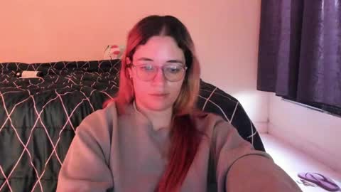 Snapshot of atenas__05 chatting on 05.16.26 atenas online show from 05.16.26