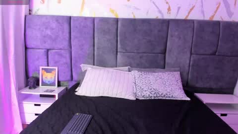 Snapshot of atenea_velle chatting on 04.24.26 atenea velle online show from 04.24.26