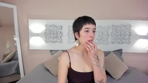 Snapshot of atheena__ chatting on 06.10.26 Athenea online show from 06.10.26