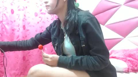 Snapshot of athenayoness chatting on 12.30.24 athenayoness online show from 12.30.24