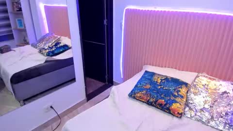 Snapshot of athenea_brown chatting on 12.18.24 Athenea online show from 12.18.24