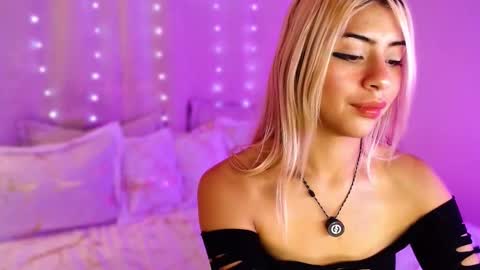 Snapshot of athenea_sweet_aa chatting on 02.14.26 Athenea online show from 02.14.26