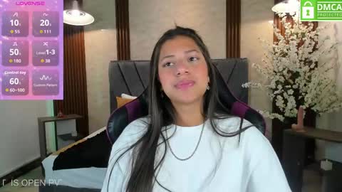 Snapshot of atiena_ chatting on 04.18.26 Atiena online show from 04.18.26