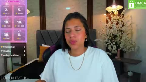 Snapshot of atiena_ chatting on 04.18.26 Atiena online show from 04.18.26