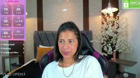 Snapshot of atiena_ chatting on 04.18.26 Atiena online show from 04.18.26
