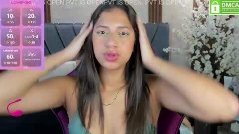 Snapshot of atiena_ chatting on 04.22.26 Atiena online show from 04.22.26