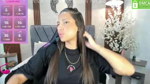 Snapshot of atiena_ chatting on 05.06.26 Atiena online show from 05.06.26
