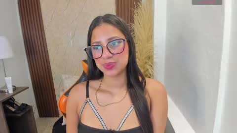 Snapshot of atiena_ chatting on 05.26.26 Atiena online show from 05.26.26