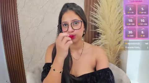 Snapshot of atiena_ chatting on 06.11.26 Atiena online show from 06.11.26