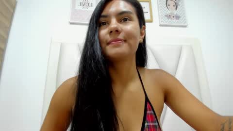 Snapshot of atilana_diaz chatting on 05.15.26 Atilana Diaz online show from 05.15.26