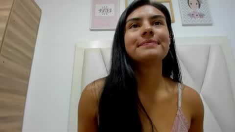 Snapshot of atilana_diaz chatting on 05.28.26 Atilana Diaz online show from 05.28.26