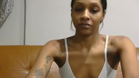 Snapshot of atirahcali chatting on 09.23.25 AtirahCali online show from 09.23.25