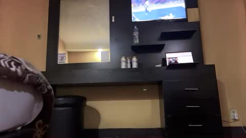 Snapshot of atizamen chatting on 12.15.24 atizamen online show from 12.15.24