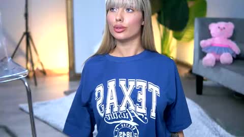 Snapshot of audreyzanne chatting on 02.11.25 Isabella online show from 02.11.25