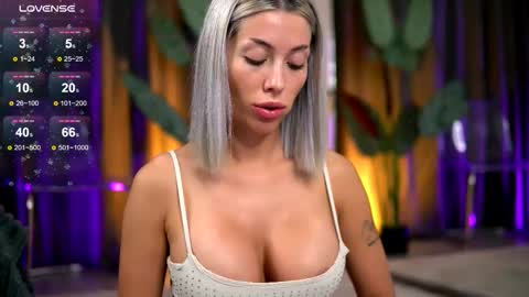 Snapshot of audreyzanne chatting on 09.19.25 Isabella online show from 09.19.25