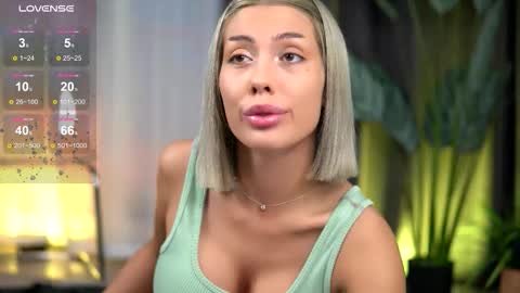 Snapshot of audreyzanne chatting on 10.06.25 Isabella online show from 10.06.25