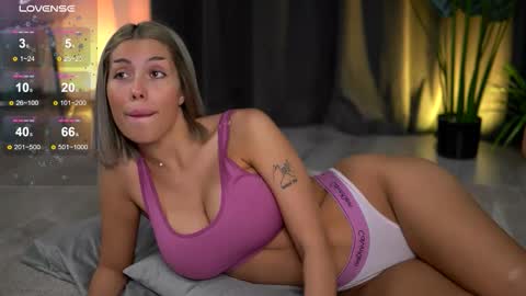 Snapshot of audreyzanne chatting on 10.15.25 Isabella online show from 10.15.25