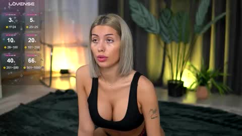 Snapshot of audreyzanne chatting on 10.29.25 Isabella online show from 10.29.25