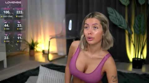 Snapshot of audreyzanne chatting on 11.03.25 Isabella online show from 11.03.25