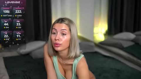 Snapshot of audreyzanne chatting on 11.06.25 Isabella online show from 11.06.25