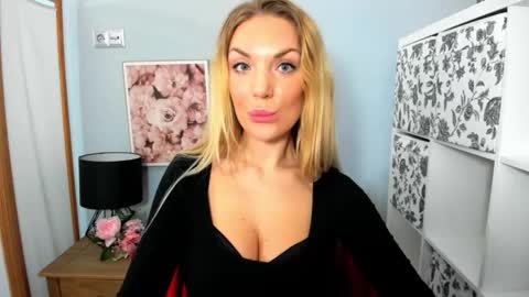 Snapshot of aullorasensual chatting on 12.11.24 AulloraSensual online show from 12.11.24