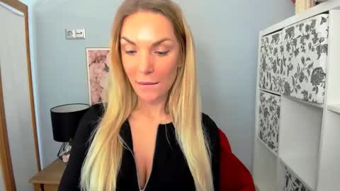 Snapshot of aullorasensual chatting on 12.30.24 AulloraSensual online show from 12.30.24