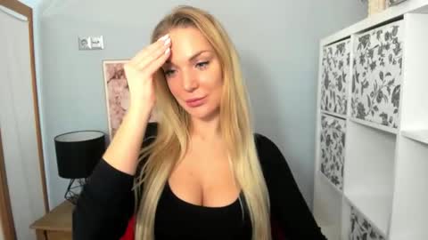 Snapshot of aullorasensual chatting on 01.04.25 AulloraSensual online show from 01.04.25