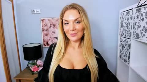 Snapshot of aullorasensual chatting on 02.16.25 AulloraSensual online show from 02.16.25