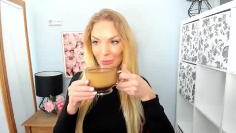 Snapshot of aullorasensual chatting on 03.10.25 AulloraSensual online show from 03.10.25