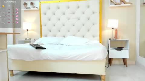 Aura sanders online show from 10.27.25