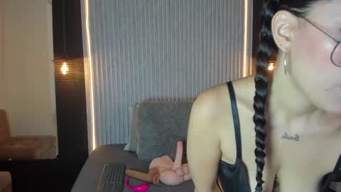 Snapshot of aurabakers chatting on 10.10.25 Aura online show from 10.10.25
