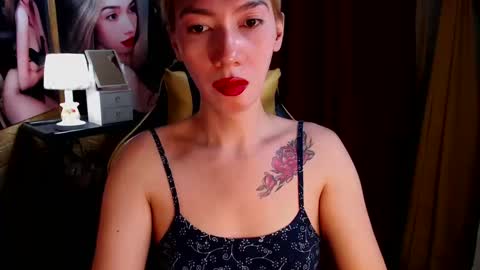 Snapshot of aurakharisma_xx chatting on 12.15.24 Miss awra online show from 12.15.24