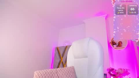 Snapshot of aurora_brown chatting on 01.08.25 Aurora online show from 01.08.25