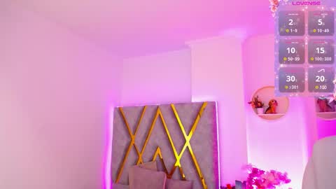 Snapshot of aurora_brown chatting on 01.10.25 Aurora online show from 01.10.25