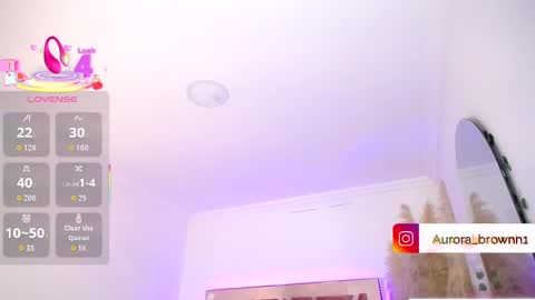 Snapshot of aurora_brown chatting on 10.07.25 Aurora online show from 10.07.25