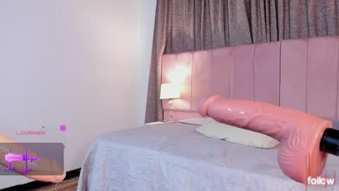 Snapshot of aurora_divine chatting on 01.08.25 aurora_divine online show from 01.08.25