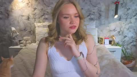 Snapshot of aurora_golden chatting on 04.24.26 Kate online show from 04.24.26