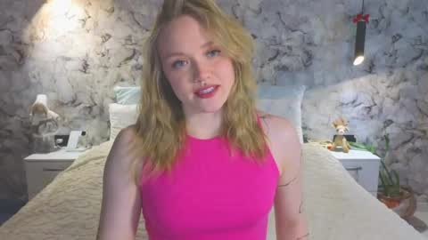 Snapshot of aurora_golden chatting on 06.04.26 Kate online show from 06.04.26