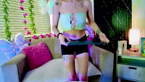 Snapshot of aurora_petitee chatting on 06.16.26 Aurora online show from 06.16.26