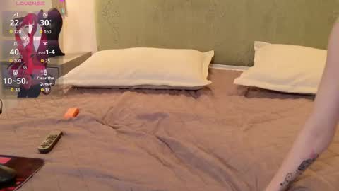 Snapshot of aurora_radiance chatting on 03.22.26 Serena online show from 03.22.26