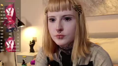 Snapshot of aurora_radiance chatting on 05.18.26 Serena online show from 05.18.26