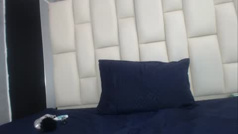 auroraa_miller online show from 12.27.24