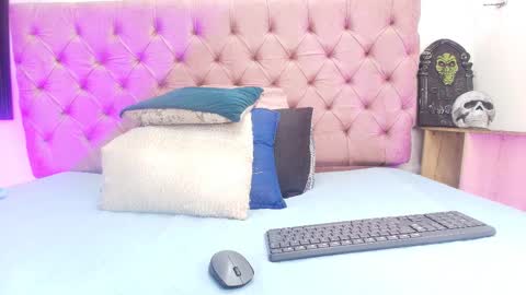 auroraa_miller online show from 10.09.25