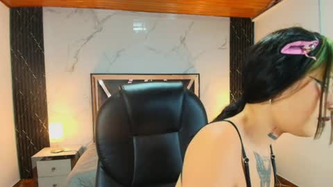 Snapshot of auroradiaz_ chatting on 03.30.26 Aurora Diaz online show from 03.30.26