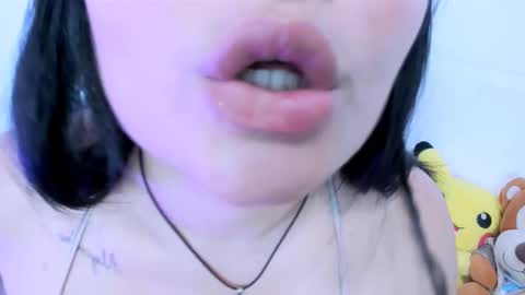 Snapshot of auroramcry chatting on 01.10.25 INSTAGRAM AURORA MCRY online show from 01.10.25