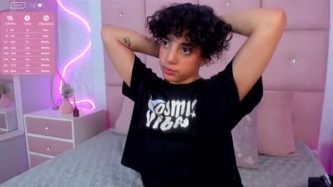 Snapshot of auroramillss chatting on 05.22.26 Mariana online show from 05.22.26